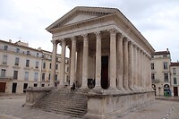 Goedbewaarde Romeinse tempel in Nîmes