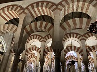 De kenmerkende bogen van de Mezquita