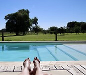 Relaxen aan het zwembad