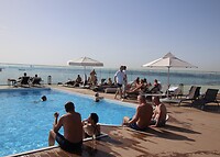 Rooftop zwembad in ons hotel met uitzicht op de Bosporus