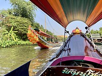 Met een longtail boot over de khlongs