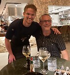 Familiereünie. Stijn staat vanavond in de keuken