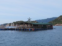 Floating restaurant