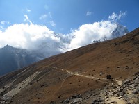 On the road to Dzonglha