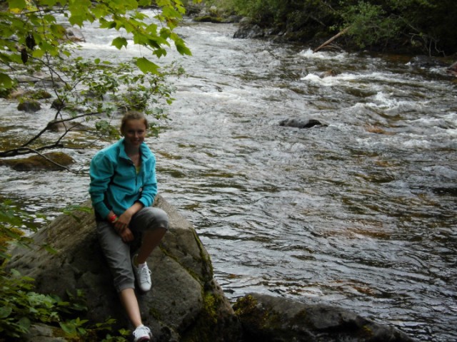 laura poseert
