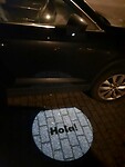 Auto zegt hallo als je in of uit stapt en de lichten aan hebt