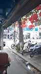 Busje door Hoi An, op weg  naar restaurant