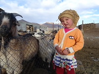 Madina, bij een van onze homestays.