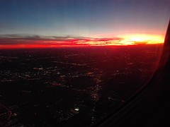 zonsondergang vanuit het vliegtuig
