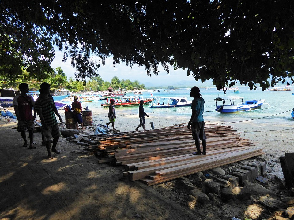 Gili Air: hardworking men