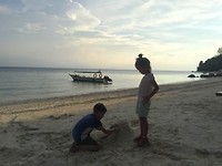 Paradise lang tengah