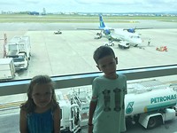 Met een propeller vliegtuigje in 30 mins naar mulu