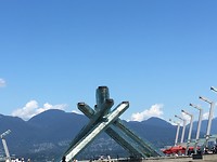 Olympische Fakkel, monument (2010)