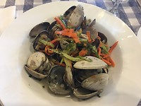 Heerlijk verse clams in Granville Island