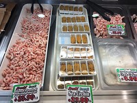 Delicatesse: Zee-egels ( overdekte markt)