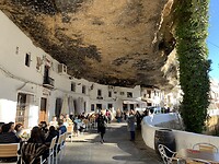 Cueva del Sol, de rots is ons plafond.