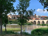 Zicht op Tordesillas, rivier de Duero.