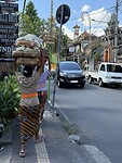 Offers worden gebracht in de straten van Ubud.
