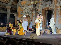Legong, dans 1: Legong Trance