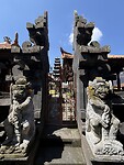 Beelden als bewakers van een tempel