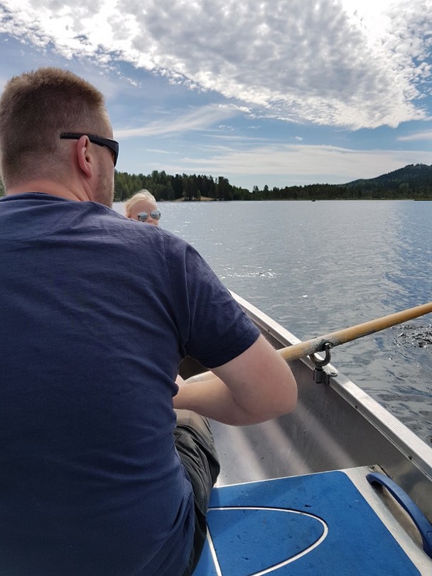 Bootje varen op het Säfsjonmeer