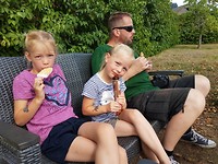 Fika onder de appelboom