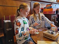 Bruin café met spelletjes