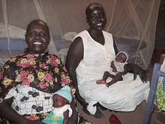Agong en Ngor ook een mutsje