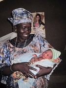 baby geboren op Internationale vrouwendag kreeg een mutsje uit Harlingen