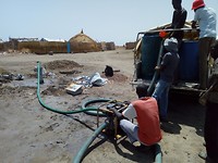 werk aan een waterpomp in Wunthou