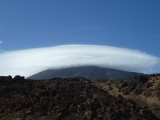 De top in de wolken