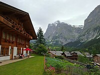 Huisje met op de achtergrond de Wetterhorn