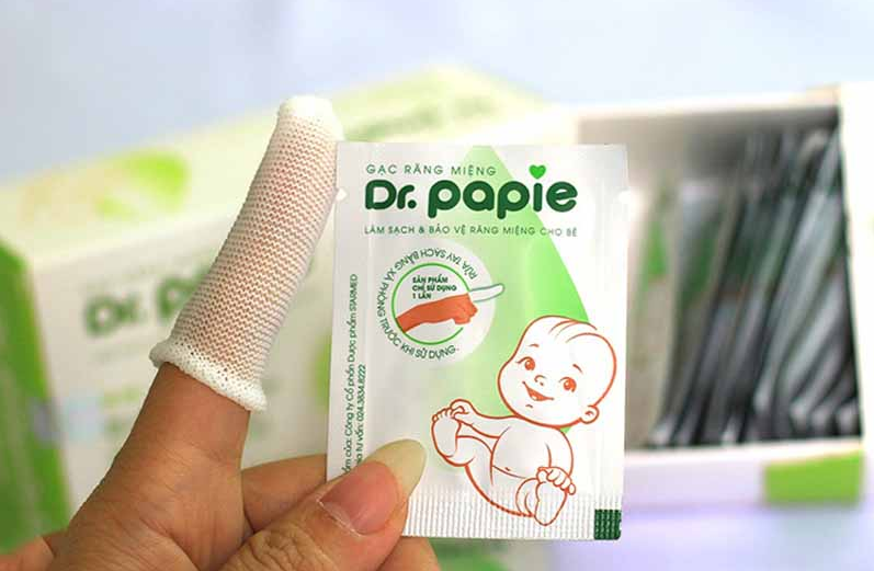 Gạc rơ lưỡi - món đồ cần thiết cho bé sơ sinh