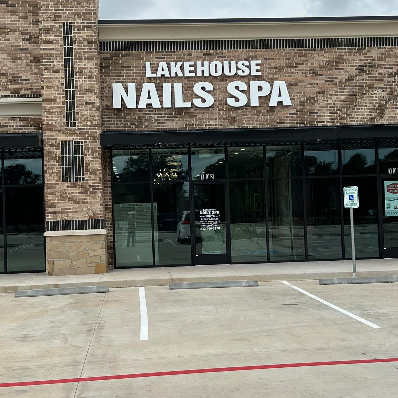 Lakehouse nails & spa