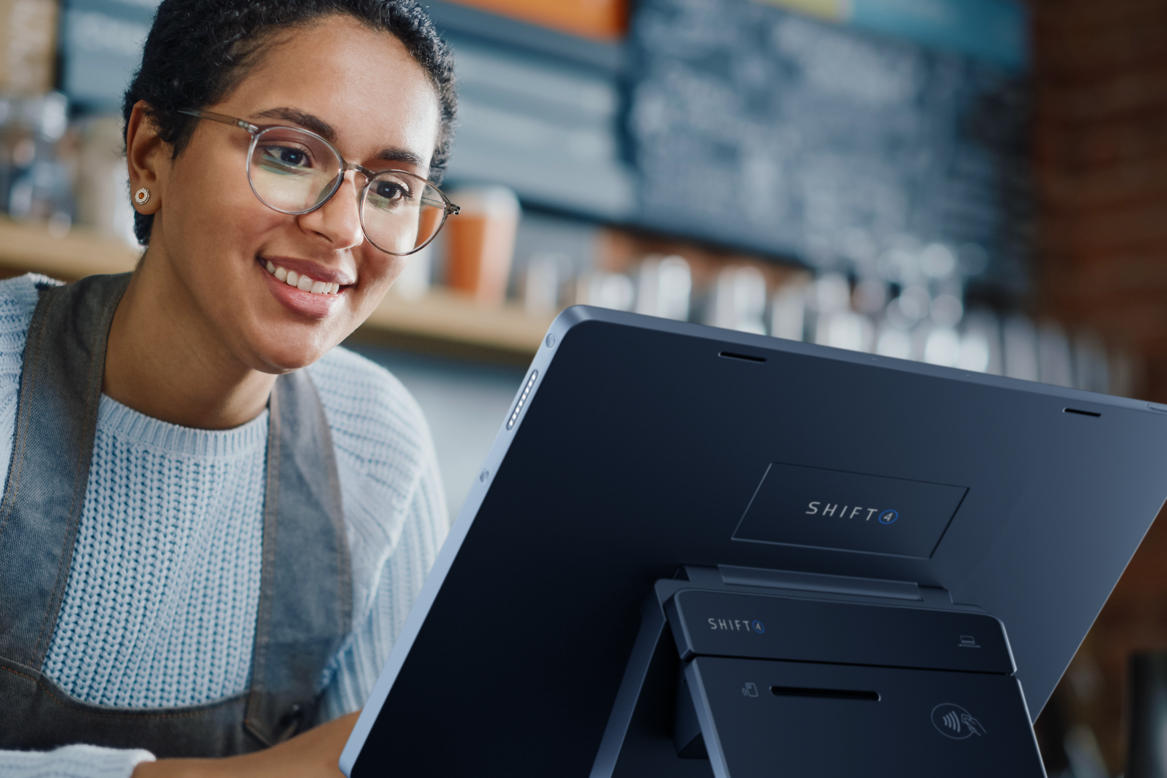 Restaurant labor management employee using SkyTab POS workstation