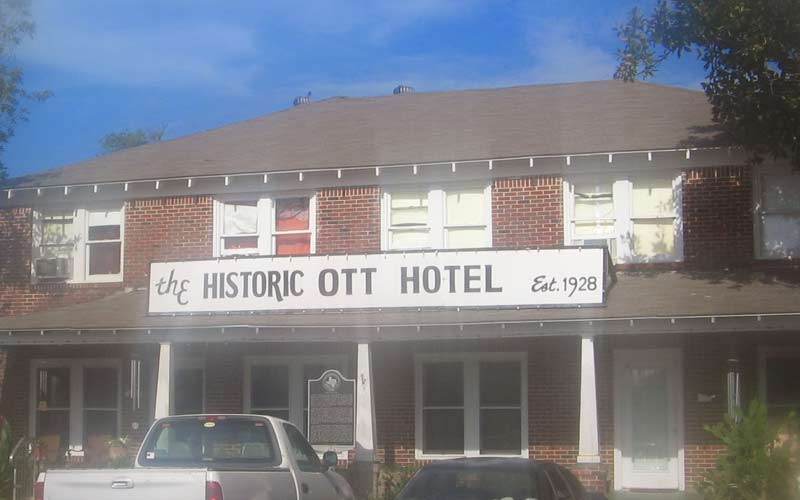 10 Most Haunted Hotels in Texas [Warning Ghosts Inside!]