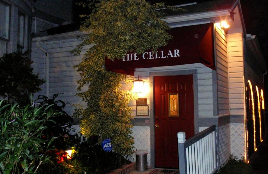 The 10 Best Florida Restaurants To Eat At And Spot A Ghost