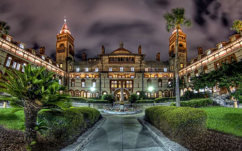 The 10 Best Colleges in Florida To Spot A Ghost