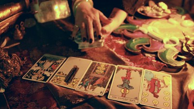 How to Read Tarot Cards for Yourself and Others (A Beginners Guide) 400