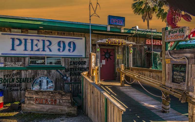 9 Best Oceanfront Restaurants In Texas To See A Ghost