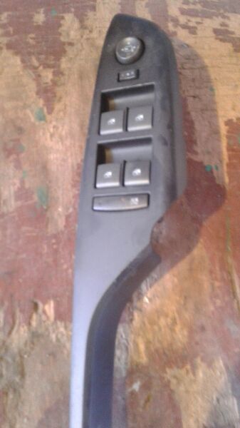 Used 2010 General Motors SRX manual folding mirror (opt DR5) - Stock #D03978