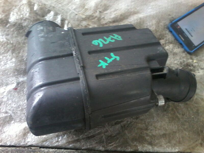 2009 Ford FOCUS Air Cleaner