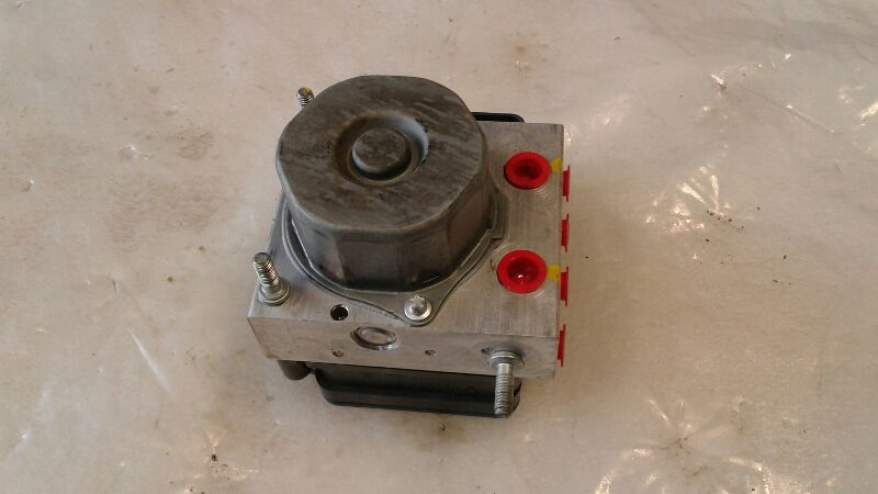 Used 2014 Nissan SENTRA rear disc brakes - Stock #015856