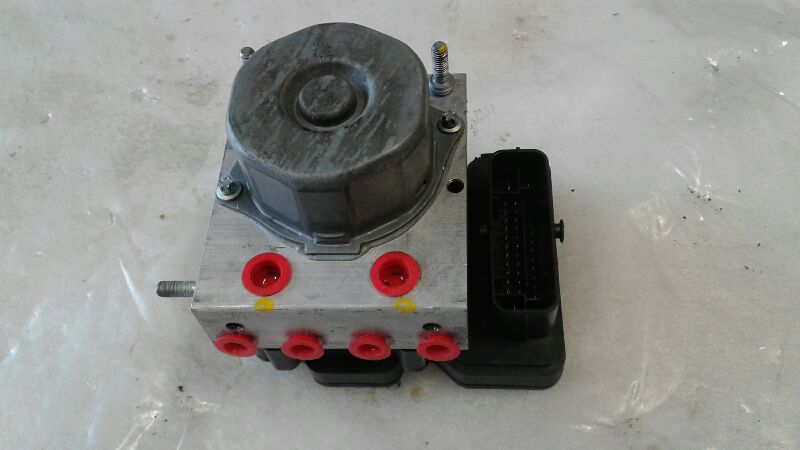 Used 2014 Nissan SENTRA rear disc brakes - Stock #015856