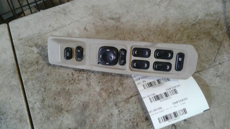 Used 2004 General Motors CTS Front Door Switch - Stock #D04391