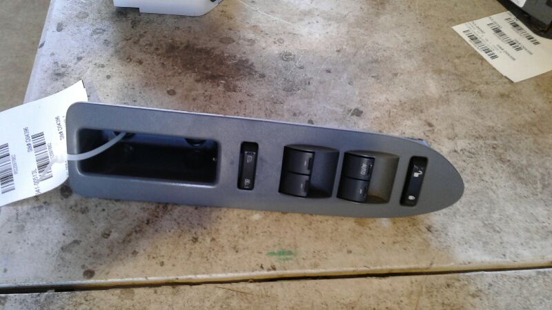 Used 2005 Ford FREESTYLE Front Door Switch - Stock #D04396