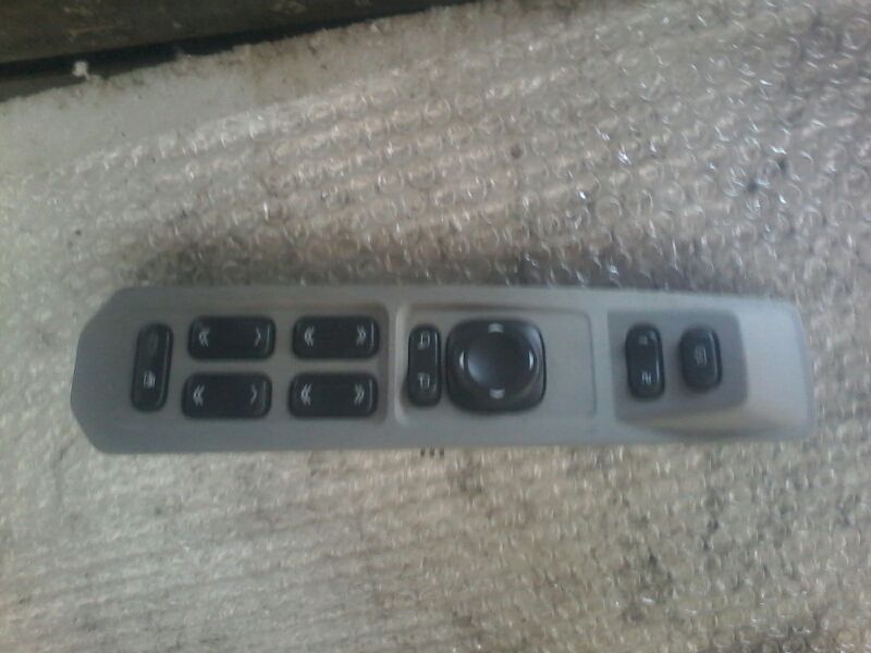 Used 2005 General Motors SRX power folding mirror (opt DL7) - Stock #A01388