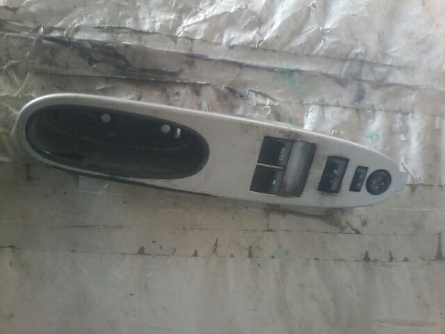 Used 2008 General Motors PURSUIT Front Door Switch - Stock #A01765