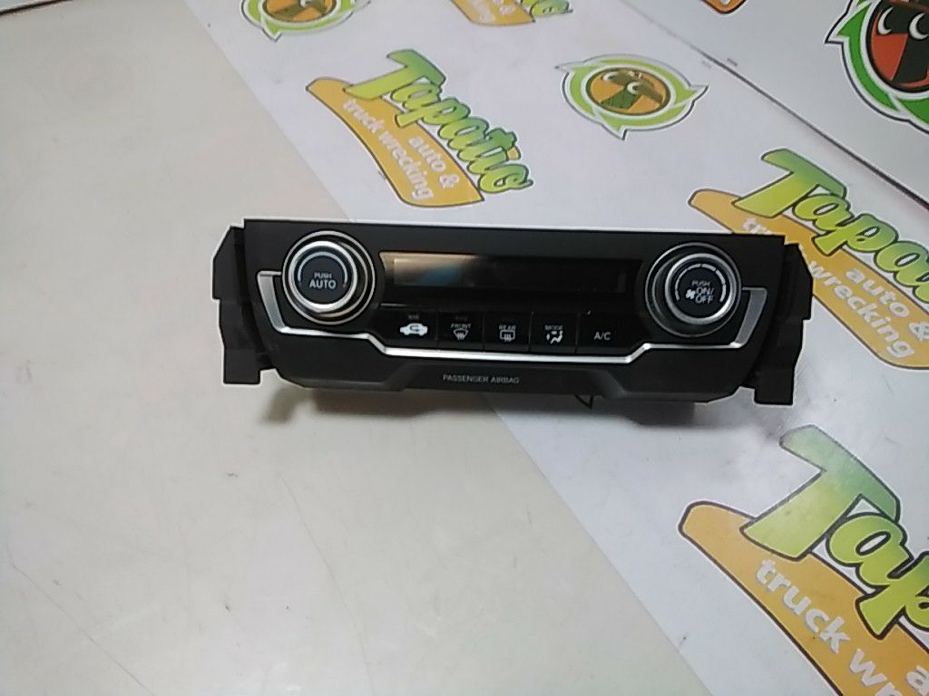 Used 2017 Honda CIVIC 5 center buttons (LX) - Stock #D05518