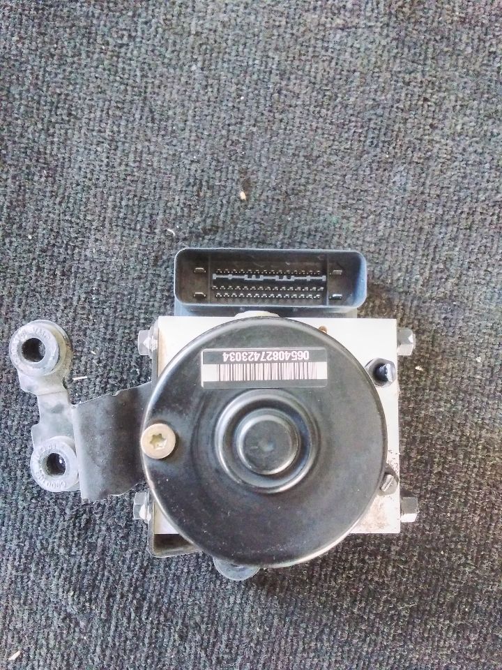 Used 2004 Volkswagen BEETLE traction control - Stock #A03132